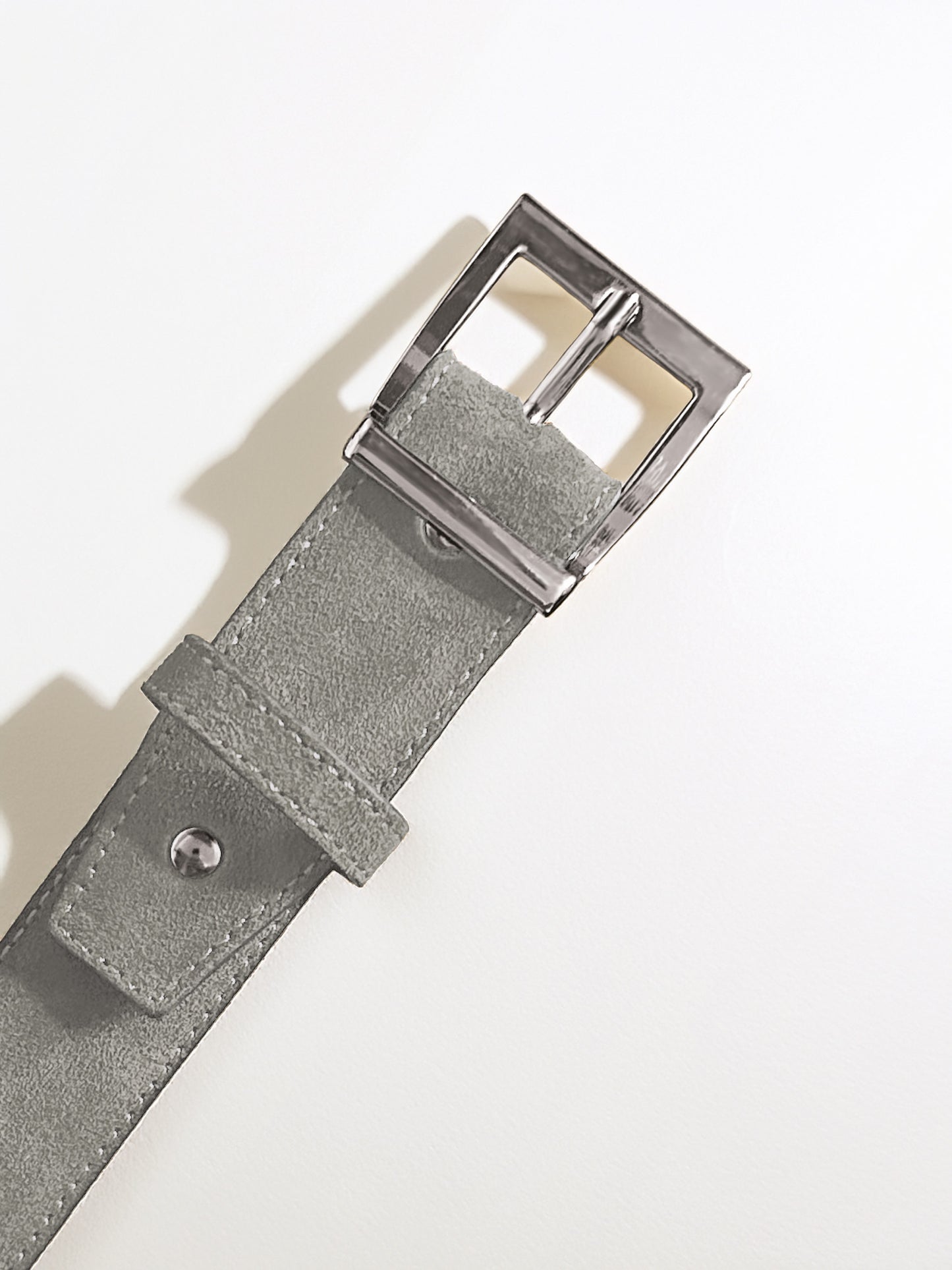 Loa – Graphite Suede